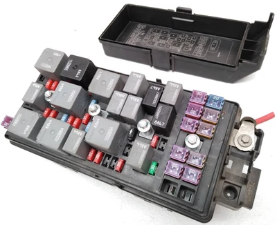 25883008_03 Chevrolet 2009-2011 Malibu 2.4L Fuse Relay Box OEM Pontiac OEM G71 - Image 1 of 4