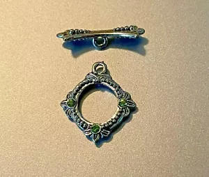 Knebelverschluss Fundstücke mit Swarovski Kristall Akzenten - 20 mm Peridot - Bild 1 von 3