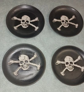Totenkopf schwarz matt 6" Steinzeug geätzt Vorspeisen Teller. Schwelle. 4 Neu.  - Bild 1 von 5
