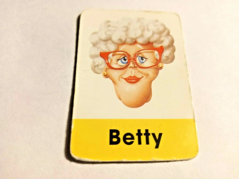 GIOCO SOCIETA' INDOVINA CHI? MB GIOCHI PEZZI RICAMBIO CARTA PERSONAGGIO BETTY - Immagine 1 di 1