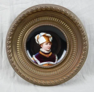 ANTIQUE GERMAN HANDPAINTED PORCELAIN PLATE IN A BRASS FRAME - Imagen 1 de 5
