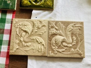 Antique Cambridge Tile — 6x6 Acanthus Scroll, Ivory Lilac Majolica, 1890s - Picture 1 of 5