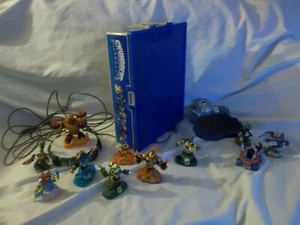 Skylanders - 10 Sklanders, 2 bases y un estuche - BUEN ESTADO - BIN J - Imagen 1 de 7