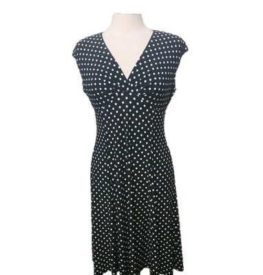 Vestido para mujer Chaps PL negro lunares cintura imperio ajuste acampanado elástico cuello en V  Foto 1 de 4