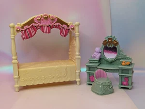 Cama y tocador Fisher Price Loving Family con dosel con silla muebles de habitación infantil - Imagen 1 de 23
