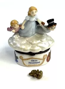 Caja de baratijas con bisagras de porcelana PHB Peter Pan Off To Neverland - Imagen 1 de 7