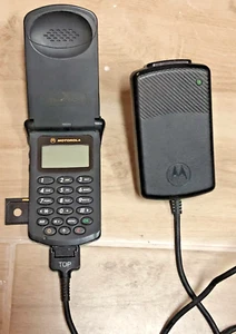 Telefono Cellulare Vintage Motorola Startac GSM con caricabatterie originale - Zdjęcie 1 z 14