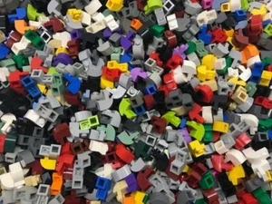 80 pendenze curve Lego assortite: 1 x 2 x 1 1/3: mattoncino superiore curvo modificato 6091 - Foto 1 di 2