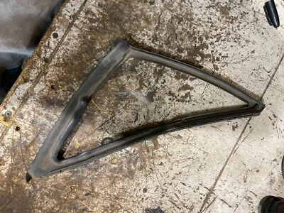 Dodge Charger 1969 carrocería B ala ventilación ventana junta de goma pasajero derecho carrocería B Foto 1 de 4