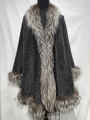 Capa de alpaca/llama carbón con ribete de zorro plateado (31505) Foto 1 de 3