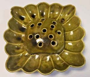 Plato de cerámica Roseville verde flor rana laurel rojo cerámica vintage - Imagen 1 de 3