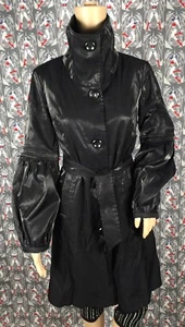 Neu ohne Etikett Hilary Radley Damen schwarz glänzend knielang Mantel Jacke Größe Small - Bild 1 von 7