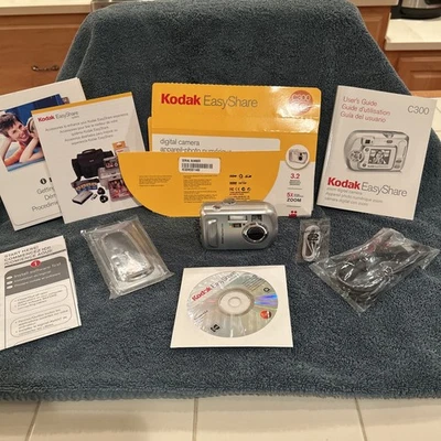 Kodak EasyShare C300 Digital Camera 3.2 MP NOS RARE! 2005,Out of package,New - Image 1 of 4