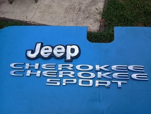 Jeep Cherokee Sport Chrome 14-21 Emblems Left Right Door Rear Logo Set OEM USED - Bild 1 von 10