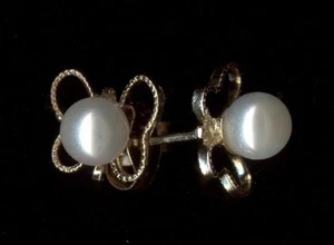 New 10K Solid Yellow Gold 4mm White Pearl Solitaire Butterfly Stud Earrings nm - Picture 1 of 2