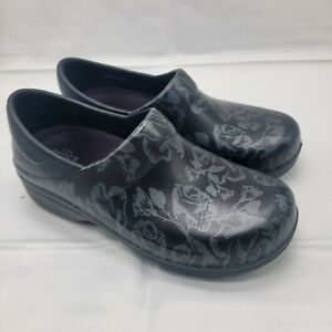 Crocs NERIA PRO II Dual Comfort Black/Floral Clogs Women's Size 6 Very Clean!!