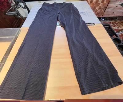 Moda Pantalones de vestir Bug para mujer 16W negro gris a rayas pierna recta Foto 1 de 4