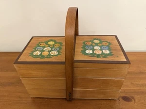 Vintage ausklappbarer handbemalter Holzkorb Nähen Basteln 3 Ebenen Made in Poland - Bild 1 von 22