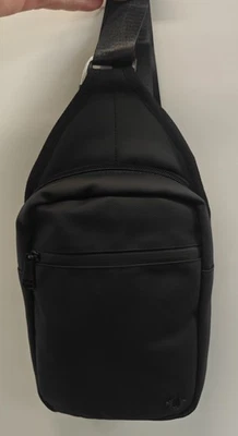 Bolso Bandolera TRUE RELIGION Iván Negro Lona Imitación Cuero Lujo TOTALMENTE NUEVO con etiquetas Foto 1 de 4