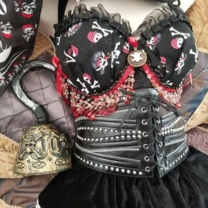 5 ARTIKEL SET SILBER PIRATEN BH Top 36C Kostüm Rock Piratenhut, Haken, breiter Gürtel - Bild 1 von 24