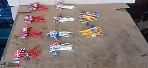 Scalextric Classic 1:32 Fahnenmasten meist mit Fahnen Restposten X100 kostenloser Versand - Bild 1 von 11