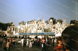 Disneyland Disney 1976 It's a Small World Original 35mm Photo Slide - Picture 1 of 1