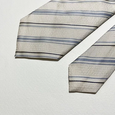 Corbata de seda Burberry etiqueta negra patrón de rayas regimiento para hombre de alta gama usada Foto 1 de 4