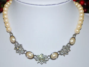 MONET VTG STRAND NECKLACE FAUX WHITE PEARLS CLEAR RHINESTONES & PEARL PENDANTS - Picture 1 of 10
