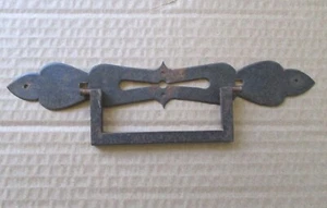 1 Kakute Tansu Handle / Hikite w/ Escutcheon; Iron; Japan 1860-1900 - Picture 1 of 12