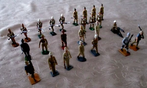 25 x painted lead soldiers in tropical dress - Picture 1 of 8