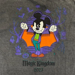 Mickey's Not So Scary Halloween Party Disney Parks 2023 T Shirt Sz. Medium NEW - Picture 1 of 5