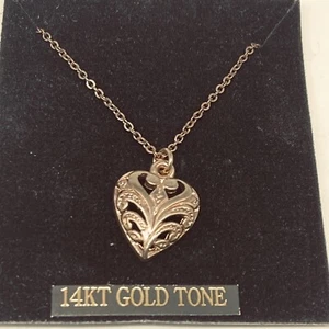 Collar de joyería en tono dorado con forma de corazón de disfraz de finca vintage - Imagen 1 de 8