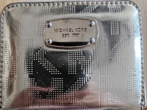 Michael Kors gold In Color Wallet. In Good Condition - Picture 1 of 6