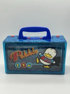 Pekkle Sanrio 95 Vintage Vinyl Fenster Hülle Griff Schnappverschluss faltbar blau  - Bild 1 von 5