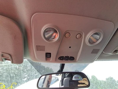 Used Front Upper Center Console fits: 2015 Chevrolet Traverse roof w/sunroof Fro - Imagem 1 de 4