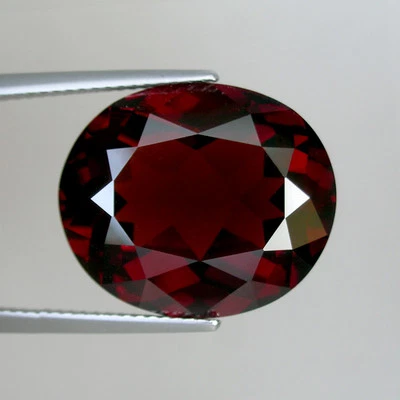 18.72 ct STUNNING SHIMMERING - NATURAL RED - PYROPE GARNET Oval  3595 AC - Image 1 of 2