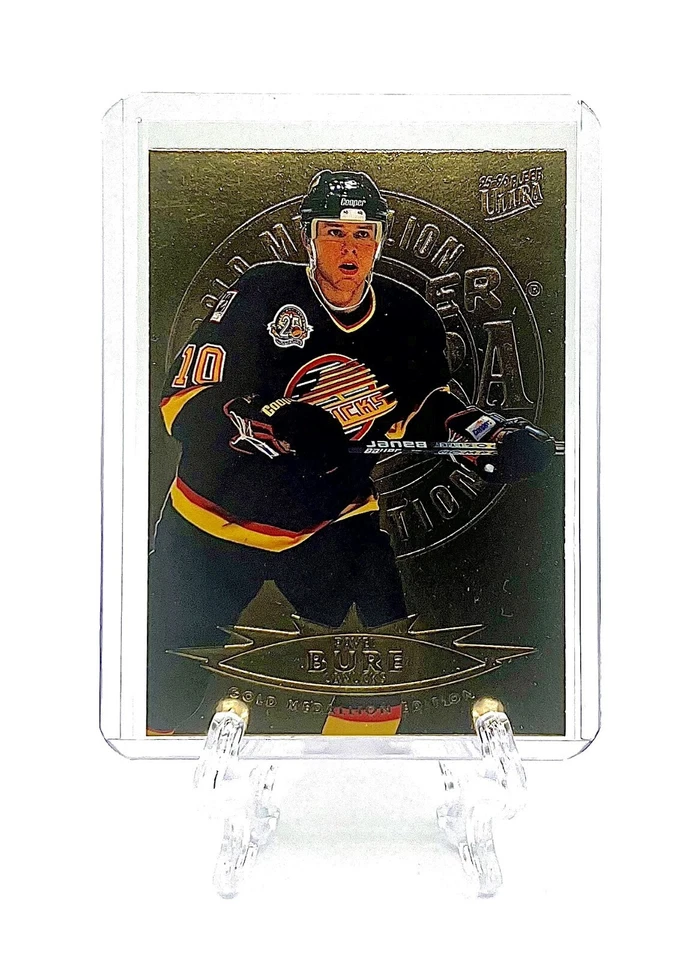PAVEL BURE(b) 1995-96 Fleer Ultra #166 GOLD MEDALLION PARALLEL VANCOUVER CANUCKS - Image 1 of 2