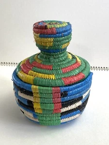 Cesta bobina africana redonda tejida a mano multicolor colorida con tapa de almacenamiento - Imagen 1 de 7