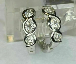 Impresionantes pendientes de aro redondos simulados de diamantes para mujer de 2 quilates enchapados en oro blanco de 14 K - Imagen 1 de 5