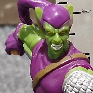 2009 Hasbro Marvel Spiderman Green Goblin 2.5" Action Figure Mancave Room Décor - Picture 1 of 17
