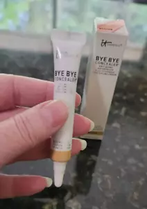 It Cosmetics Bye Bye Anti-Aging Full Coverage Concealer MEDIUM .17oz (1 Unit) - Picture 1 of 3