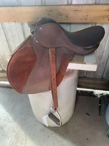 english horse saddle with stirrups - Picture 1 of 6
