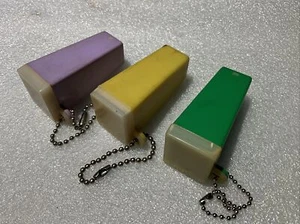3 Keychain Viewer 1960s CUBAN ICONIC SYMBOLS FLAG JOSE MARTI VIRGIN CARIDAD - Picture 1 of 4