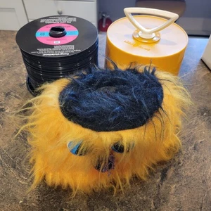 1960s Disk Go Case with yellow Fuzzy Monster 45rpm Record Holder +61 records - Picture 1 of 5
