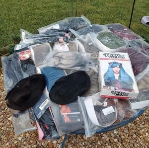 LOT of 25 NEW Synthetic Wigs VARIOUS LENGTHS AND COLORS - Picture 1 of 6