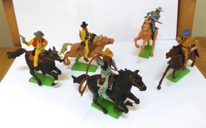 BRITAINS DEETAIL 7639 MOUNTED COWBOYS LOT MADE IN ENGLAND - Picture 1 of 12