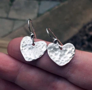Solid 925 Sterling Silver Hammered Heart Shape Women Earrings Gift For Her J 12 - Picture 1 of 4