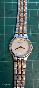 Accurist Stahl und Gold Damen Armbanduhr LB1743P Cal. 1L22 FUNKTIONSFÄHIG. - Bild 1 von 3