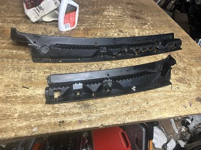 GEO TRACKER SUZUKI SIDEKICK 1989-1995 LIMPIAPARABRISAS CUBIERTA MOLDURA LADO L Y DERECHO Foto 1 de 4