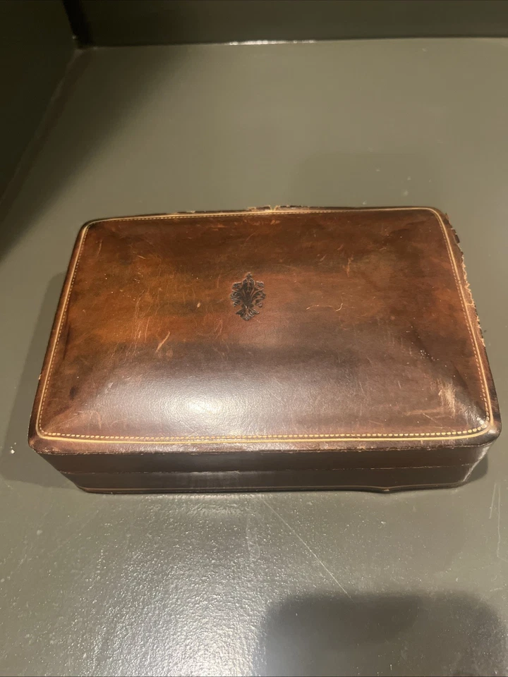 Joyero italiano vintage de cuero con forma de carcasa marrón de Florencia Foto 1 de 3